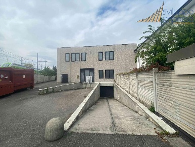 Foto Capannone industriale in via Novara, Lissone di 2280 m² con 3 locali