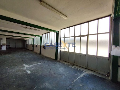 Foto Capannone industriale in VIA LIBERTA', Seriate di 600 m² con 2 locali