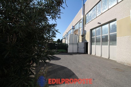 Foto Capannone industriale in via G. Vittorio, Bovisio-Masciago Centro