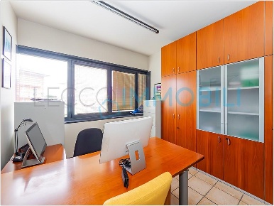 Foto Capannone industriale in via Roma, Pescate di 1360 m² con 13 locali