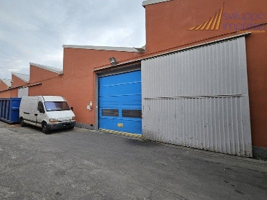 Foto Capannone industriale in viale Lombardia, Brugherio Centro di 960 m²