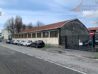Foto Capannone industriale in Via Buonarroti, Cologno Monzese di 461 m²