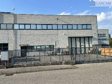 Foto Capannone industriale in Via Fermi, Curno di 781 m² in vendita