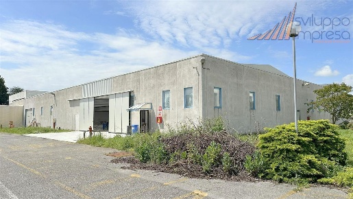 Foto Capannone industriale in via Guido Rossa, Cornate d'Adda di 3950 m²