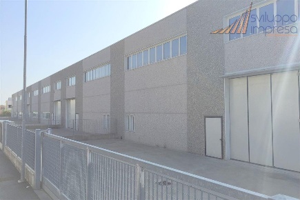 Foto Capannone industriale in via Leonardo Da Vinci, Cambiago di 955 m²
