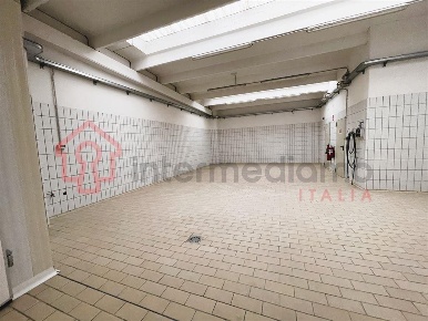 Foto Capannone industriale a Arco di 430 m² con 10 locali in vendita
