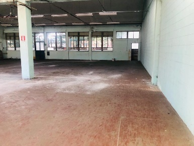 Foto Capannone industriale a Tradate di 2750 m² in vendita