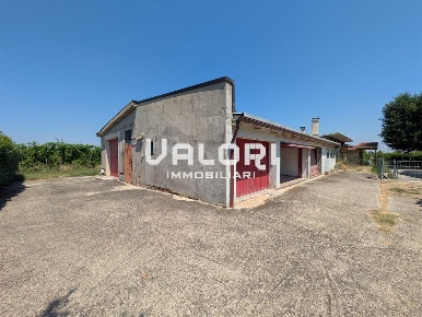 Foto Capannone industriale in Via Strocca di San Biagio, Faenza di 296 m²