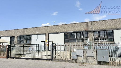 Foto Capannone industriale in via dell'Artigianato, Usmate Velate Velate