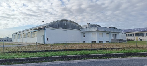 Foto Capannone industriale in Via Vittorio Veneto 65, Manzano Oleis