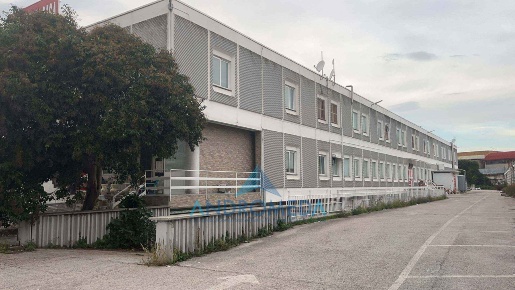 Foto Capannone industriale a Casoria Arpino di 1400 m² con 5 locali