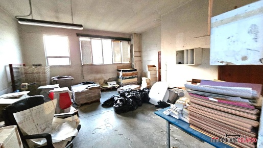 Foto Capannone industriale a Colle di Val d'Elsa di 1250 m² con 2 locali