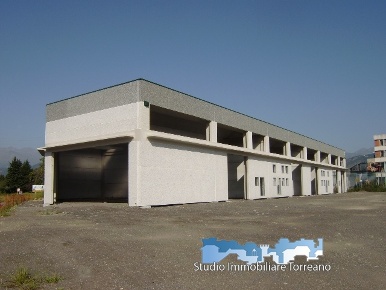 Foto Capannone industriale a Ivrea di 450 m² con 1 locali in vendita