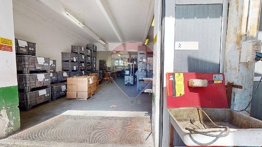 Foto Capannone industriale in Via Gallinea, Mele di 984 m² in vendita