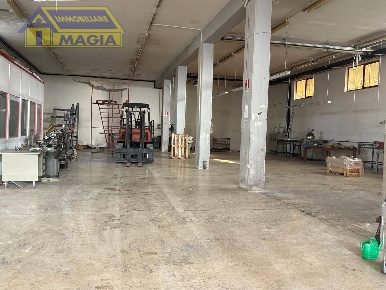 Foto Capannone industriale a Ancarano di 1587 m² in vendita