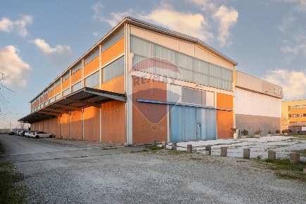 Foto Capannone industriale in Via Enrico Fermi, Fontevivo in vendita