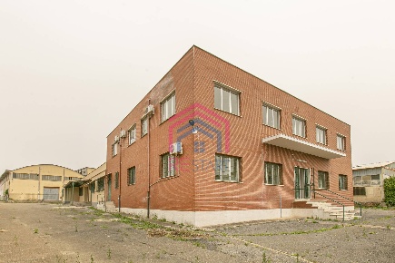 Foto Capannone industriale in Via F. Calvi, Pomezia di 1300 m² in vendita