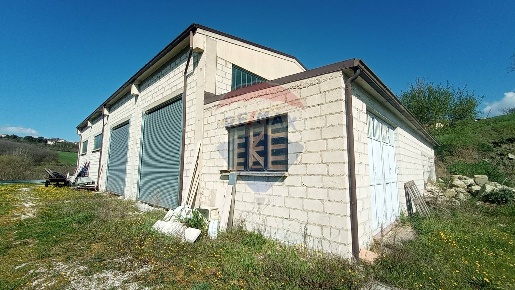Foto Capannone industriale in SP COLLE LEONE, Campobasso di 250 m²