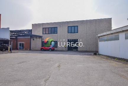 Foto Capannone industriale in Via Novara, Lissone di 2550 m² in vendita