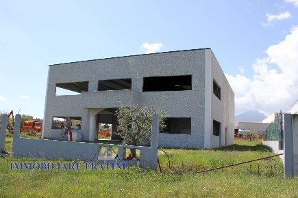 Foto Capannone industriale in Sant'Egidio alla Vibrata, Li Puzz di 700 m²