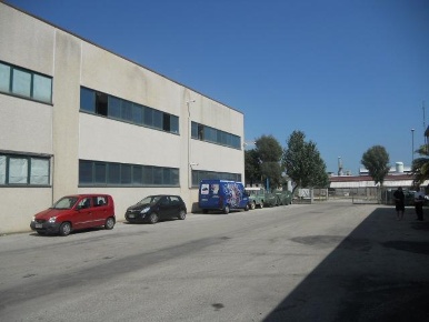 Foto Capannone industriale in Via Dei Castani, Martinsicuro Centro