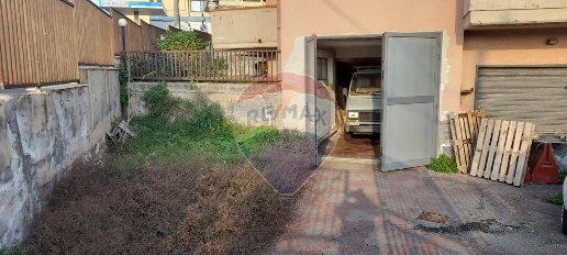 Foto Capannone industriale in Via Umberto, Fiumefreddo di Sicilia di 200 m²