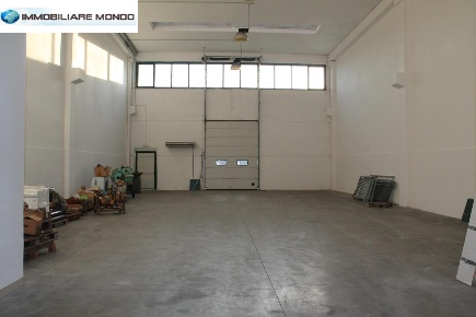 Foto Capannone industriale in Contrada Pantano Basso, Termoli di 400 m²