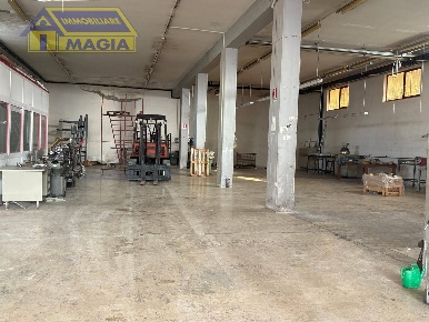 Foto Capannone industriale a Ancarano di 584 m² in vendita
