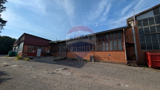 Foto Capannone industriale in Via Rossini, Saltrio di 370 m² in affitto