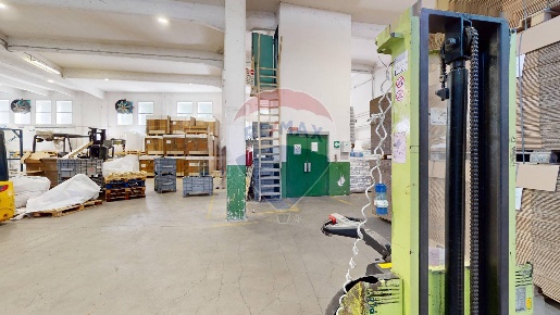 Foto Capannone industriale in Via Gallinea, Mele di 713 m² in vendita