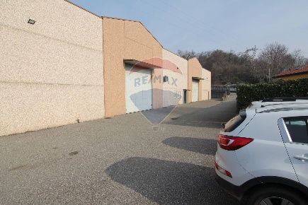 Foto Capannone industriale in Via San Michele Arcangelo, Arcisate