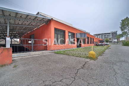 Foto Capannone industriale a Brugherio Centro di 1228 m² in vendita