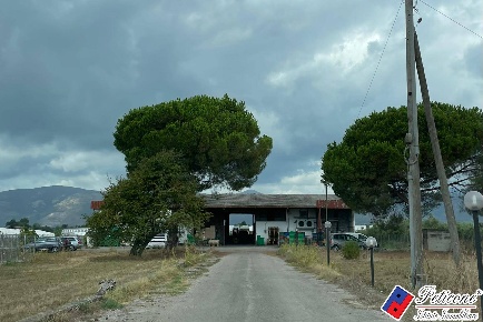 Foto Capannone industriale in Via Sant'Anastasia, Fondi di 700 m²