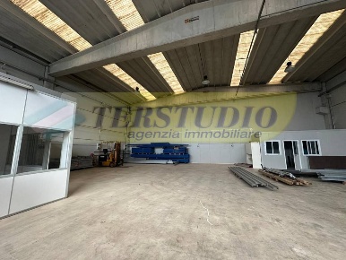 Foto Capannone industriale in Via Briantea, Mapello di 300 m² in affitto