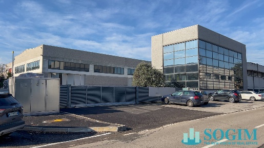 Foto Capannone industriale a Varedo di 3500 m² in vendita