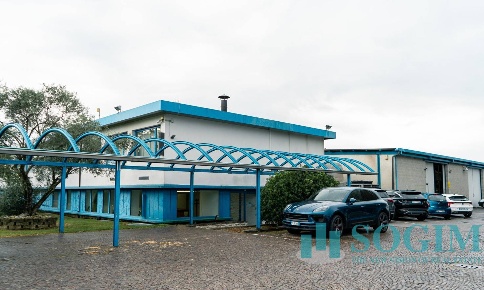 Foto Capannone industriale in Via Caravaggio, Desio di 2320 m² in vendita