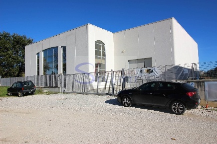 Foto Capannone industriale in Loc. Rovano - Zona Artigianale, di 1050 m²