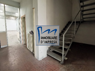 Foto Capannone industriale in Via Antonio Cerati, Parma di 700 m²