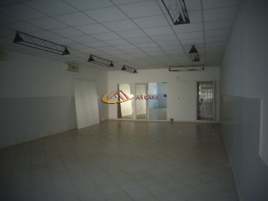 Foto Capannone industriale a Arezzo di 100 m² con 2 locali in affitto