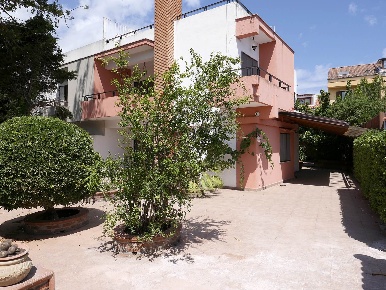 Foto Villa unifamiliare a Messina Torre Faro di 250 m² con 6 locali
