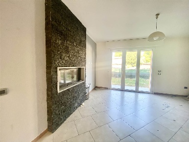 Foto Appartamento a Gonzaga Centro di 188 m² con 5 locali in vendita