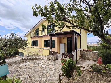 Foto Villa unifamiliare in contrada carducci  02, Lacedonia di 345 m²