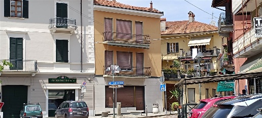 Foto Casa indipendente in Piazza Martiri, Invorio Centro di 175 m²