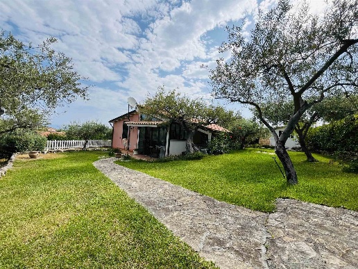 casa indipendente in vendita a Campofelice di Roccella
