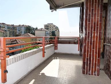 Foto Appartamento in via Trieste, Novi Ligure di 83 m² con 5 locali