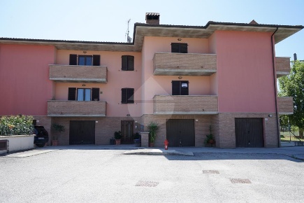 Foto Appartamento in Via Tanaro, Gubbio Branca di 95 m² con 6 locali