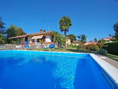Foto Villa singola in Galli, Varallo Pombia Centro di 485 m² con 5 locali