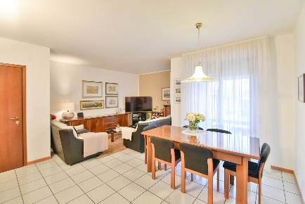 Foto Appartamento in Via Alcide de Gasperi, Figino Serenza Centro di 126 m²
