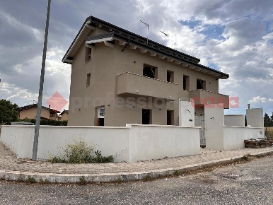 Foto Villa bifamiliare in Via Roma 100, Avezzano Centro di 125 m²