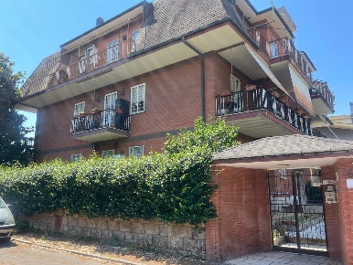 Foto Appartamento in Dipignano, Roma Anagnina di 120 m² con 4 locali